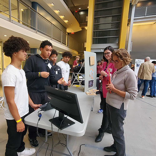 Students pitching their product to judges